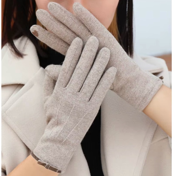 Luxury Cashmere Merino Wool Gloves Classic Beige Driving Winter mittens with bow - Picture 3 of 12